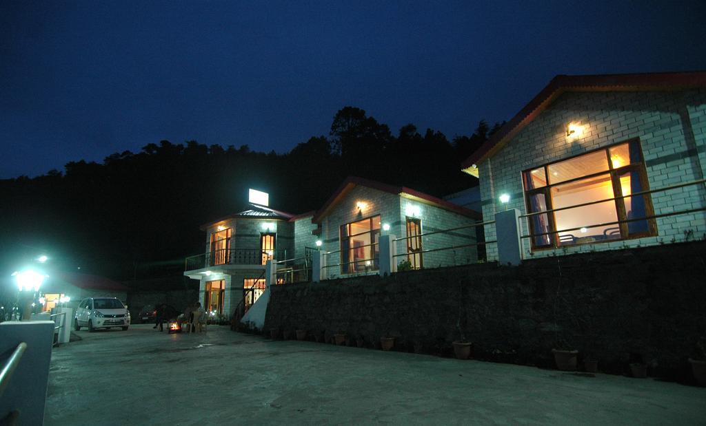 Village Live In Resort Chail Exteriér fotografie